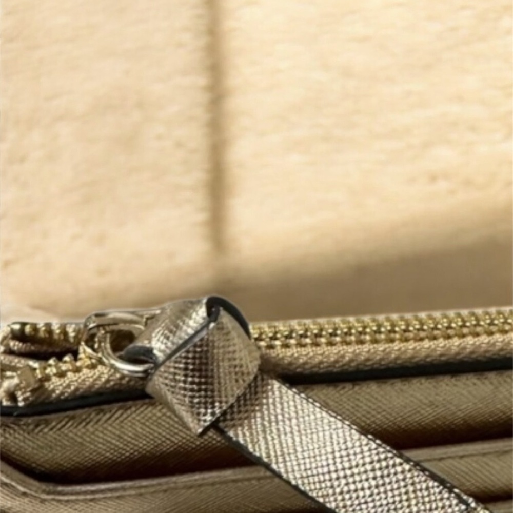 Pandora Shimmering Gold Key Card Holder - Picture 4 of 4